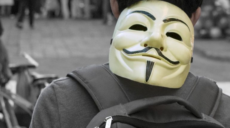 Anonymous vaza 28 GB de documentos secretos do Banco Central da Rússia